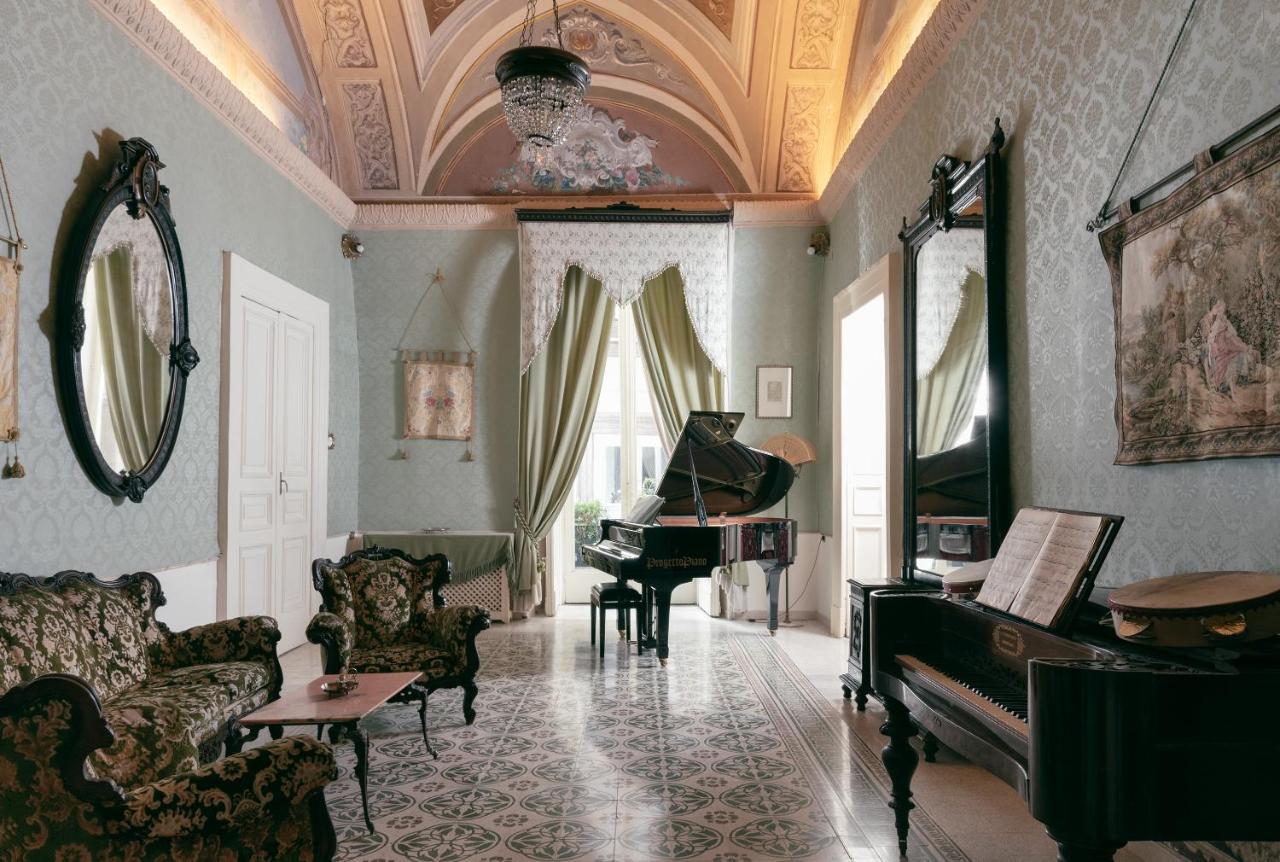 Carafa Di Maddaloni Residenza Di Charme Hotel Наполи Екстериор снимка