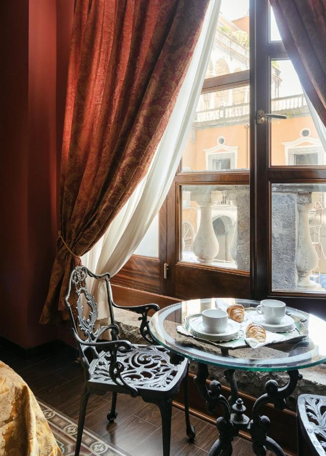 Carafa Di Maddaloni Residenza Di Charme Hotel Наполи Екстериор снимка