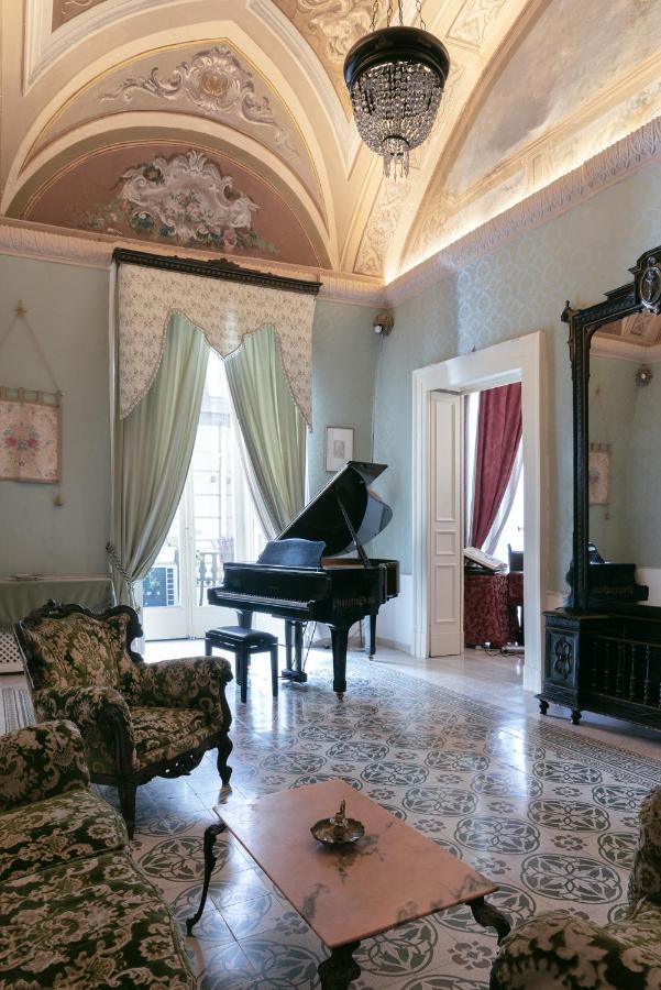 Carafa Di Maddaloni Residenza Di Charme Hotel Наполи Екстериор снимка