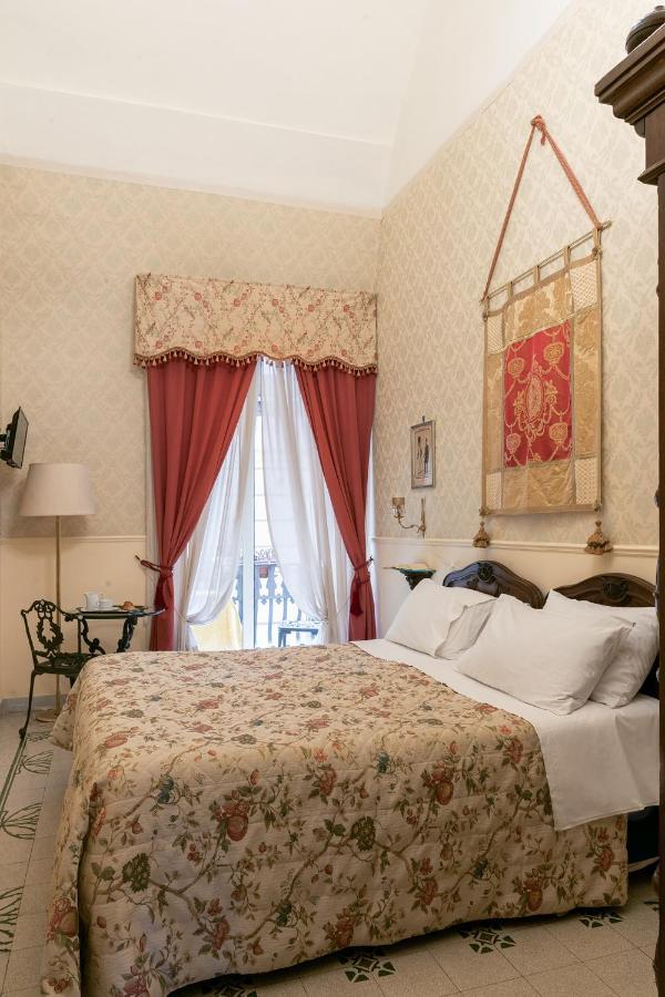 Carafa Di Maddaloni Residenza Di Charme Hotel Наполи Екстериор снимка