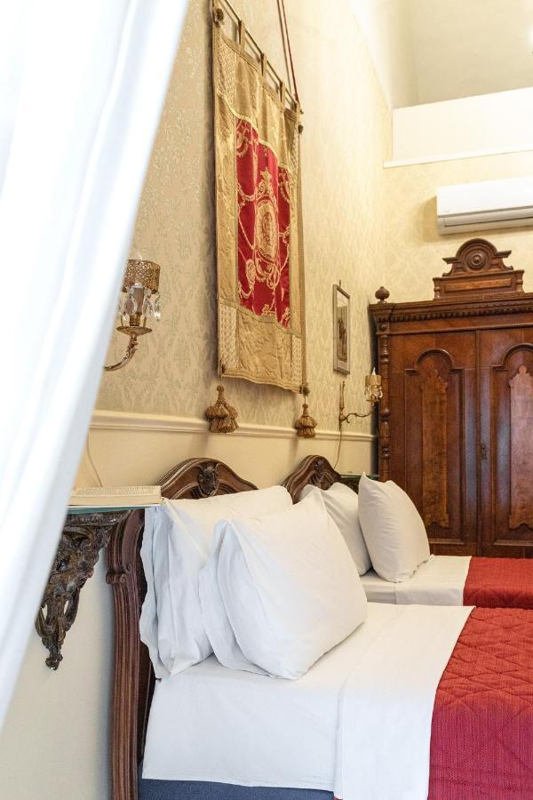 Carafa Di Maddaloni Residenza Di Charme Hotel Наполи Екстериор снимка