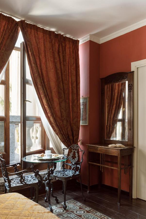 Carafa Di Maddaloni Residenza Di Charme Hotel Наполи Екстериор снимка