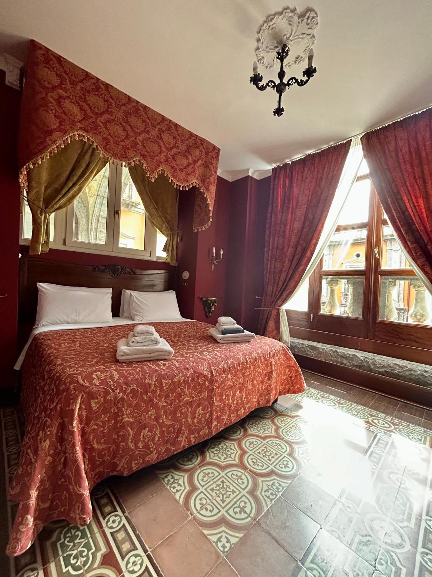 Carafa Di Maddaloni Residenza Di Charme Hotel Наполи Екстериор снимка