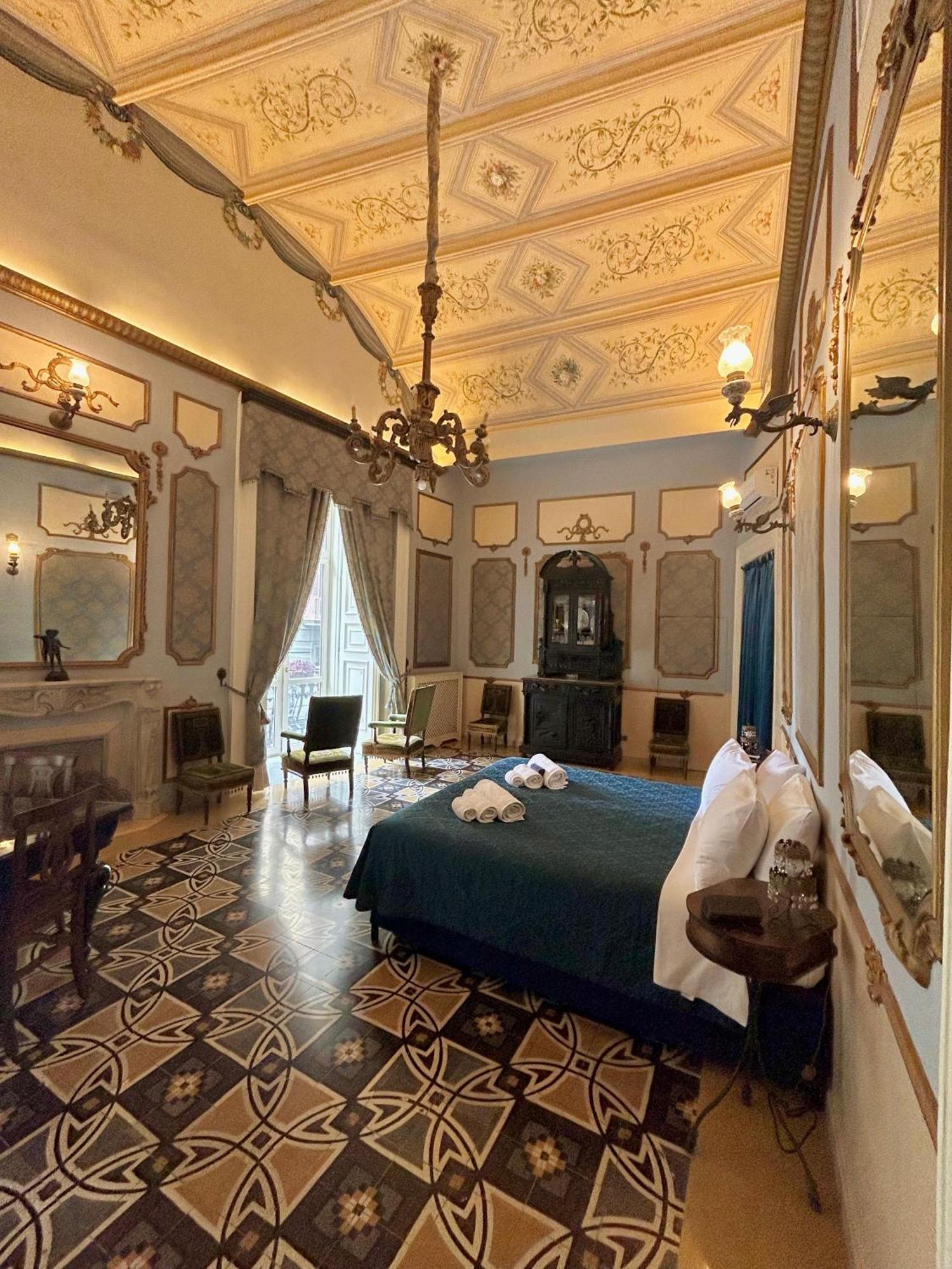 Carafa Di Maddaloni Residenza Di Charme Hotel Наполи Екстериор снимка