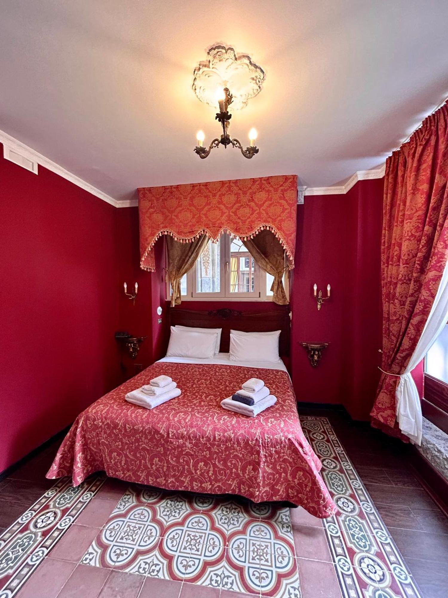 Carafa Di Maddaloni Residenza Di Charme Hotel Наполи Екстериор снимка