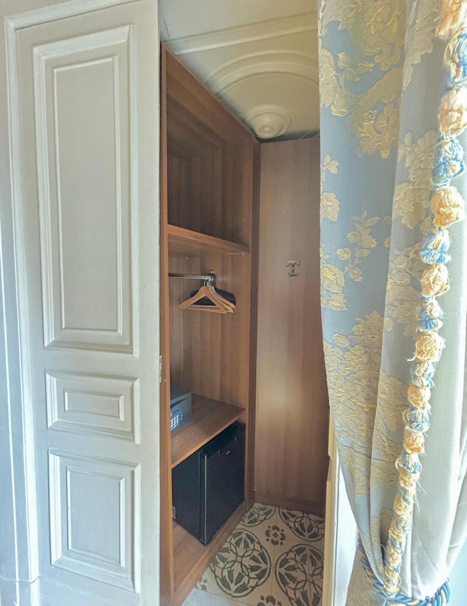 Carafa Di Maddaloni Residenza Di Charme Hotel Наполи Екстериор снимка
