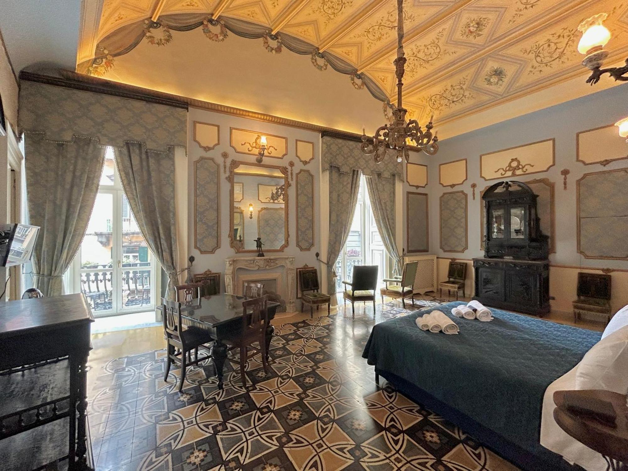 Carafa Di Maddaloni Residenza Di Charme Hotel Наполи Екстериор снимка