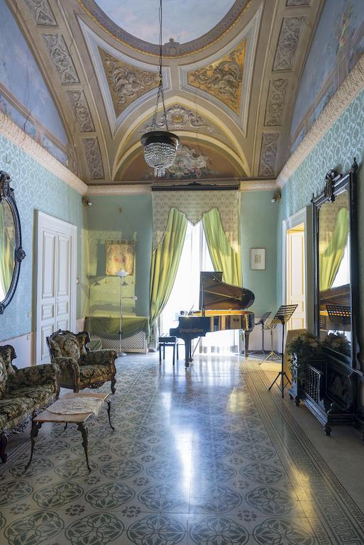 Carafa Di Maddaloni Residenza Di Charme Hotel Наполи Екстериор снимка